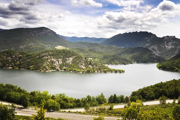 Jezero ve Španělsku, vedle Andorra — Stock fotografie