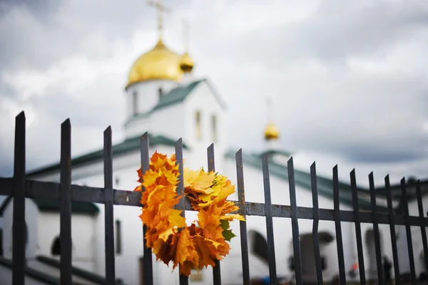 Венок из осенних листьев — стоковое фото