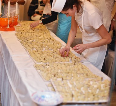 en büyük flashmob mantı kalıplama