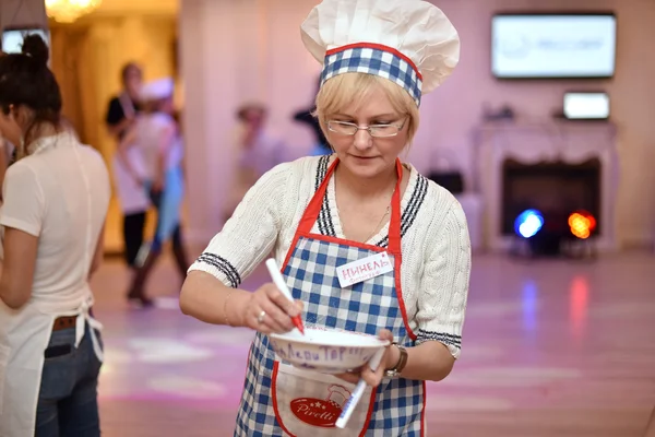 Plus grand flashmob dans le moulage de pelmeni — Photo