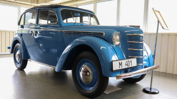 Carro Retro Soviético Moskvich 401 Passageiro Cabriolet Azul Close Exposição — Fotografia de Stock