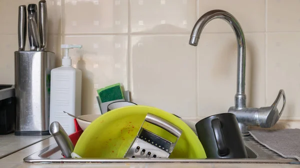 Les Ustensiles Cuisine Dans Lavabo Doivent Être Lavés Tas Vaisselle — Photo