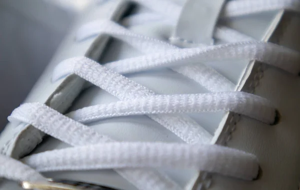 Zapatillas Deportivas Blancas Con Cordones Los Cordones Blancos Están Atados — Foto de Stock