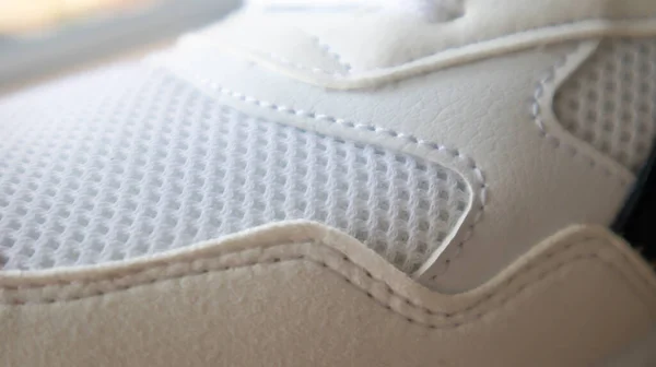 Tecido Malha Cor Branca Uma Parte Sapatos Esportivos Correr Rede — Fotografia de Stock