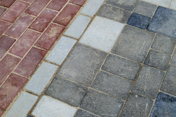 Betonnen Geplaveide Nieuw Gelegde Grijze Rode Plavuizen Stenen Voor Vloeren — Stockfoto