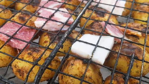 Pommes Terre Grillées Bacon Cuites Four Sur Barbecue Concentration Sélective — Photo