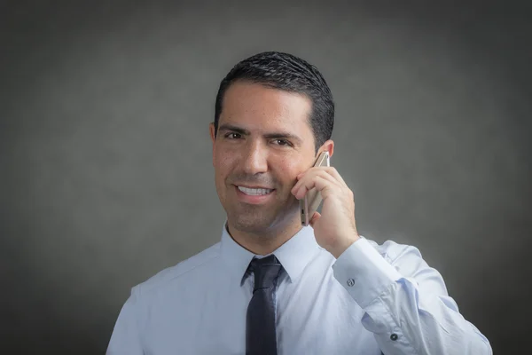 Erkek latin telefon görüşmesi