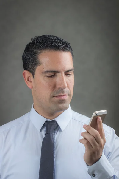 Erkek latin telefon görüşmesi