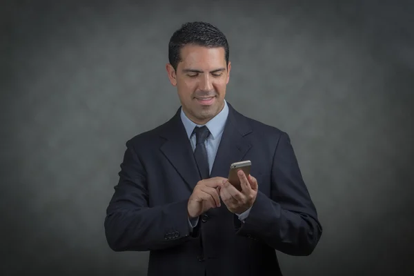 Erkek latin telefon görüşmesi