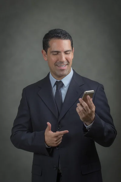 Erkek latin telefon görüşmesi