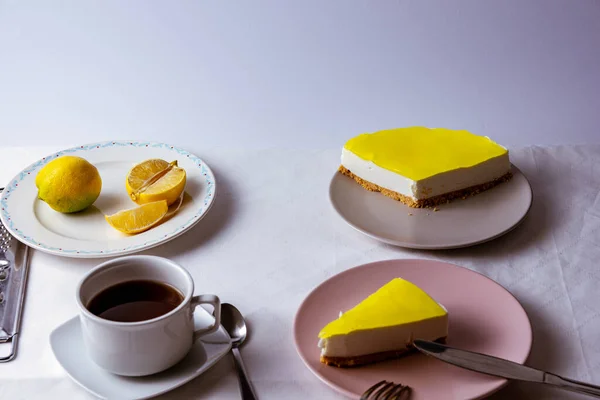 Tasse Tee Und Leckerer Zitronenkuchen Nahsicht — Stockfoto