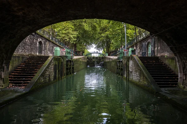 canal, saint martin üzerinde paris (Fransa kilitle)