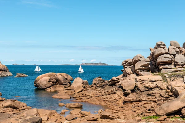 Pink granite cliffs in Saint-Guirec (France) — Stock Photo, Image