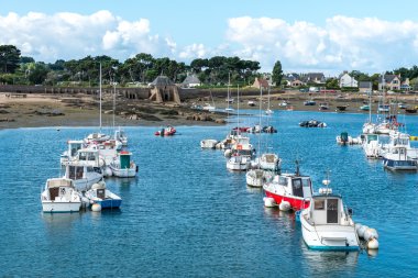 saint guirec düşük tide (Fransa, liman)