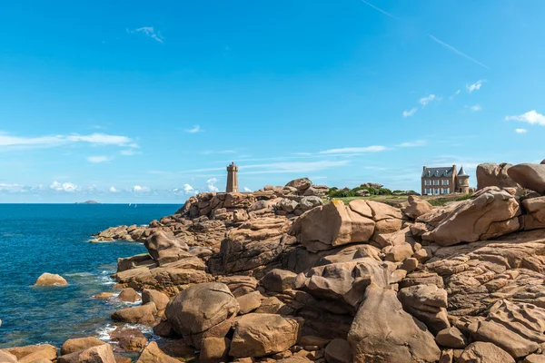 Pink granite cliffs in Saint-Guirec (France) — Stock Photo, Image