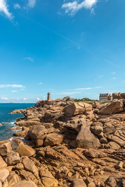 Pink granite cliffs in Saint-Guirec (France) — Stock Photo, Image