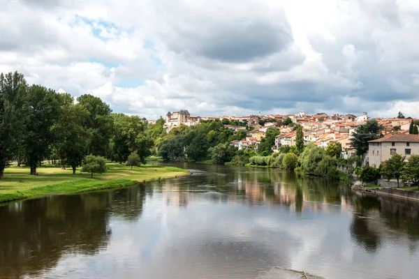 Rzeka w pont-du Château (Francja) — Zdjęcie stockowe