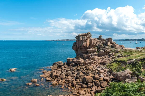 Pink granite cliffs in Saint-Guirec (France) — Stock Photo, Image