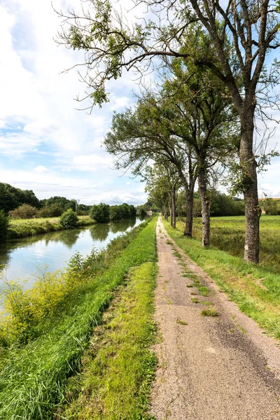 Canal entre Champagne et Bourgogne, Pont de Marne (Francja) — Zdjęcie stockowe