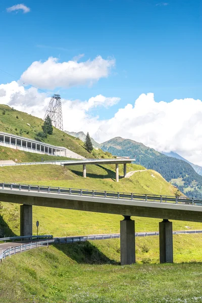 Autostrada per il passo del San Gottardo (Svizzera ) — Foto Stock