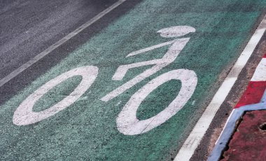 Bisiklet işaret rengi yeşil yol üzerinde beyaz