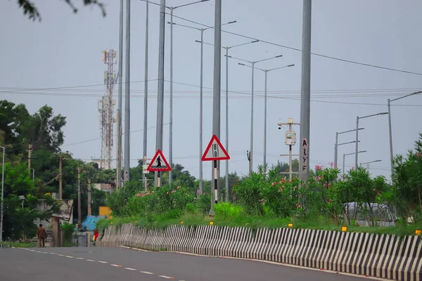 India Reisconcepten Voor Verkeersbescherming Licht Paal Verkeersregels Teken Asfalt Onder — Stockfoto