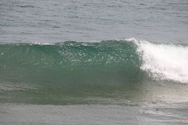 印度洋恶劣天气引起的涨潮水波的模式摄影背景 — 图库照片