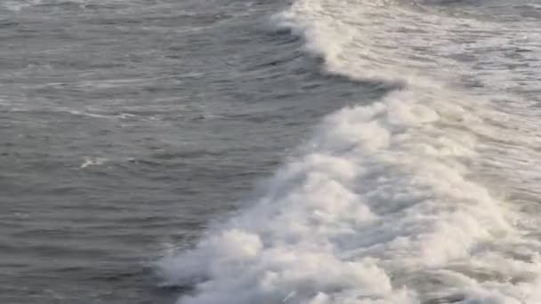 Close Zicht Zeewater Grote Stijgende Watergolven India — Stockvideo