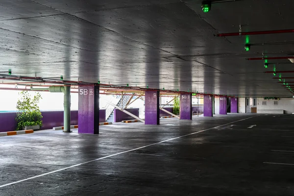 Boş otopark, otoparkta otopark yok.