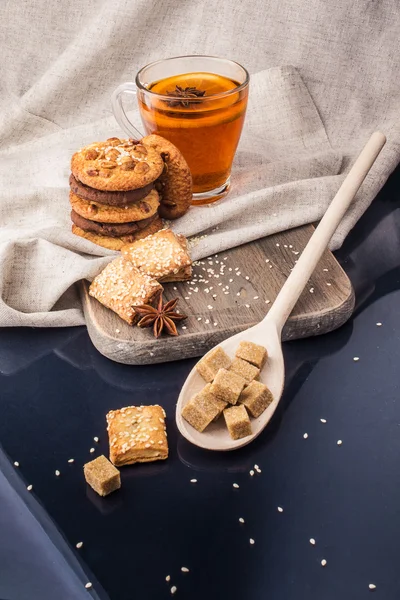 Snídaně s čajem a sušenkami — Stock fotografie