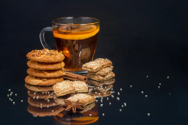 Breakfast with tea and biscuits — Stock Photo, Image