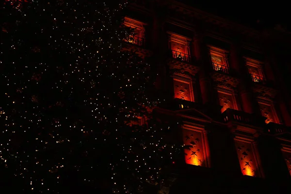 Noel Paradeplatz Karanlık Bir Gece Büyük Bir Noel Ağacı Ile — Stok fotoğraf