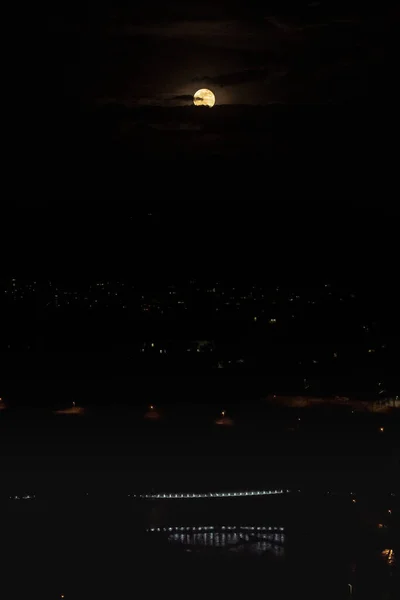 Super Lune Dans Une Nuit Sombre Profonde Suisse Avec Pont — Photo