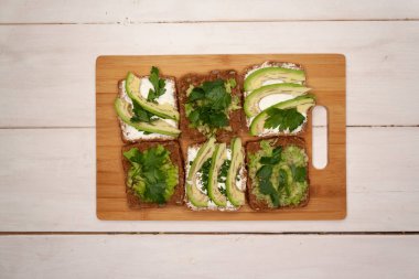 Beyaz arka planda sebze ve meyveler