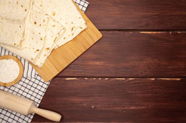 Beyaz arka planda sebze ve meyveler