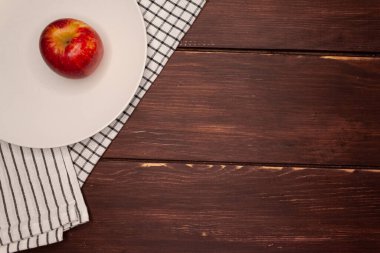 Beyaz arka planda sebze ve meyveler