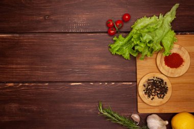 Beyaz arka planda sebze ve meyveler