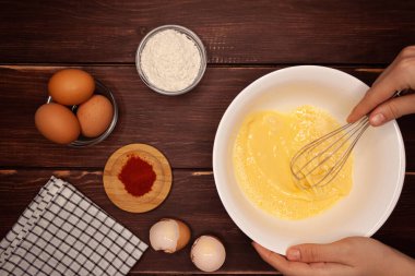 Beyaz arka planda sebze ve meyveler