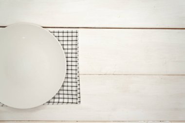 Beyaz arka planda sebze ve meyveler