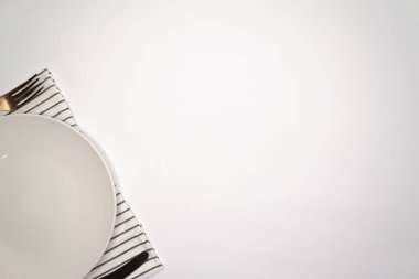 Beyaz arka planda sebze ve meyveler