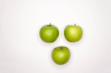 Beyaz arka planda sebze ve meyveler