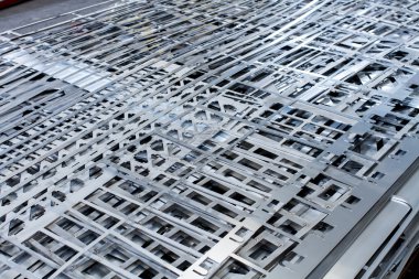 düzenlenen metal yaprak