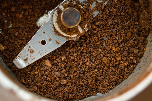 Grinder with fresh coffee — Stock Photo, Image