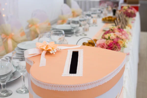 Caja de regalo con decoración para boda — Foto de Stock