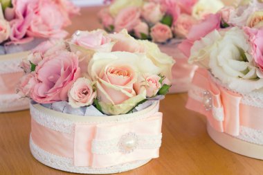 Bir buket pembe gül.