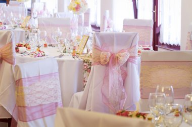 kurdele ile düğün sandalye