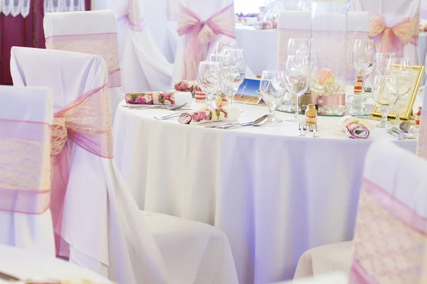 Hochzeitsstuhl mit Schleife — Stockfoto