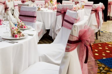 kurdele ile düğün sandalye