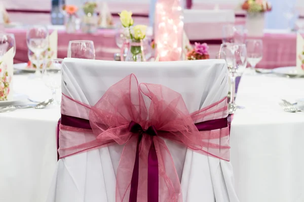 Wedding chairs with ribbon — Stock Photo, Image