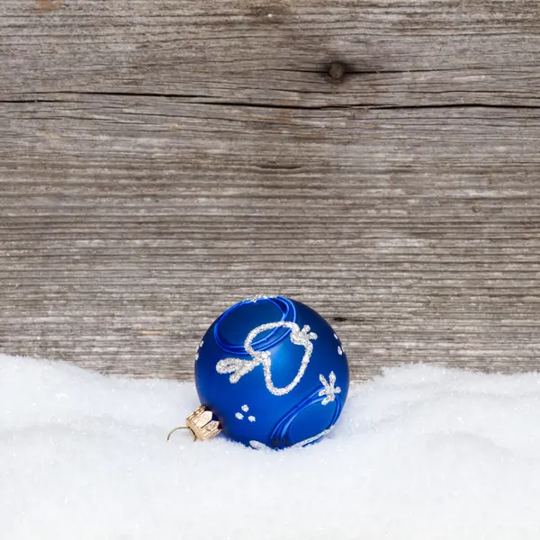 Blaue Weihnachtskugel — Stockfoto